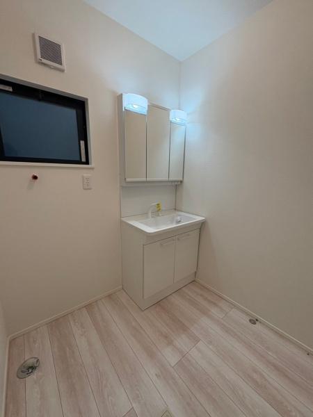 岡崎市鴨田町全3棟B棟　新築戸建て