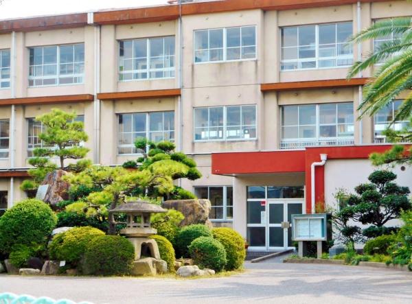 西尾市寺津町　全2棟1号棟　新築戸建て(西尾市立寺津小学校)