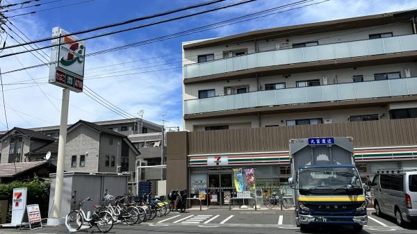 ローズハイツ武蔵小杉(セブンイレブン川崎宮内4丁目店)