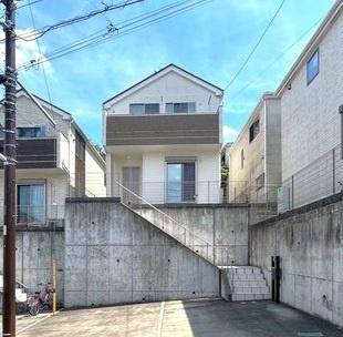 川崎市麻生区片平４丁目の中古一戸建