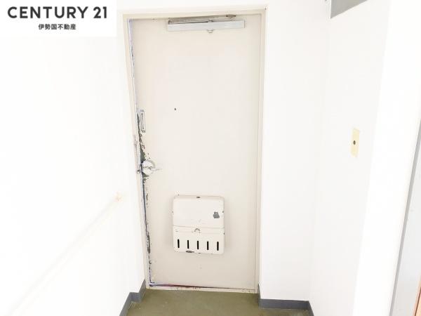 笹川公団102棟(玄関)