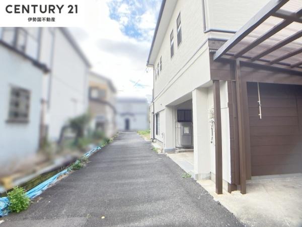 四日市市生桑町の中古一戸建て(前面道路含む現地写真)