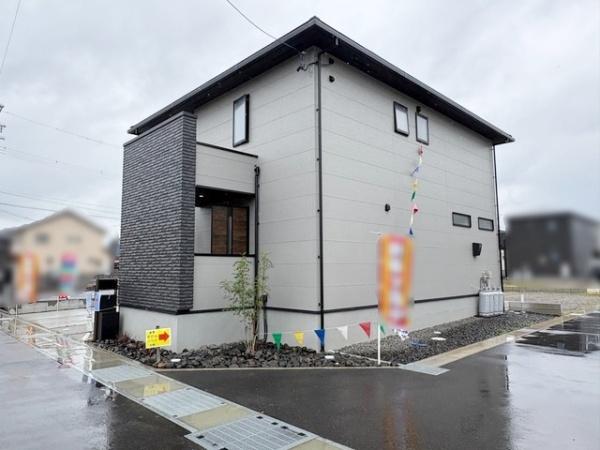 リーブルガーデン四日市市楠町北五味塚第１０　７号棟