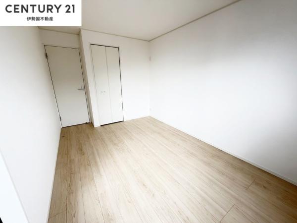 クレイドルガーデン菰野町菰野第13　３号棟