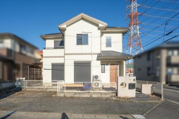 空とつながる吹抜のある当新田の家　太陽光蓄電池付き