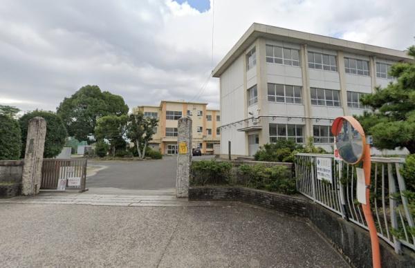 リーブルガーデン四日市市東坂部町　１号棟(四日市市立三重小学校)