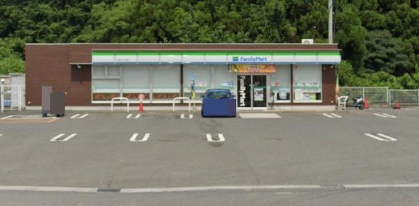 リーブルガーデンいなべ市大安町丹生川第２　２号棟(ファミリーマートいなべ久下店)