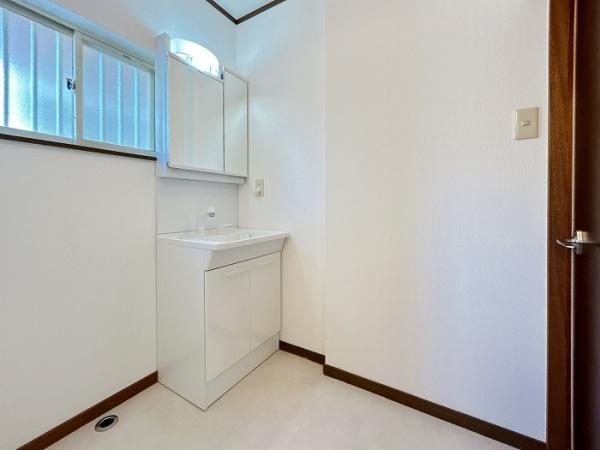 亀山市能褒野町の中古一戸建て