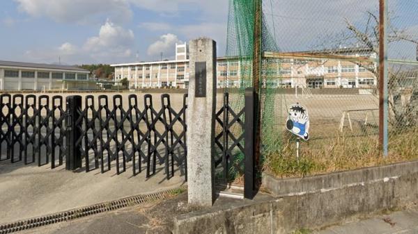 リーブルガーデン四日市市桜町第２　１号棟(四日市市立桜小学校)