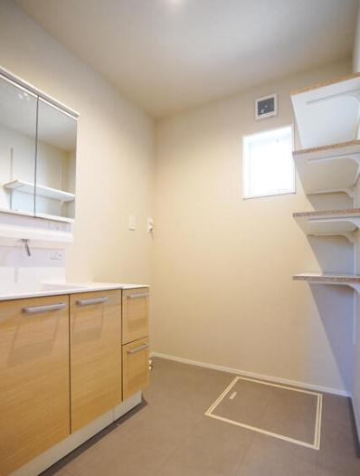 四日市市高花平１丁目の中古一戸建て