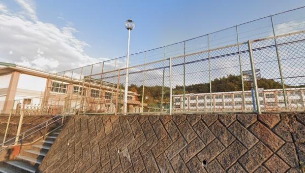 四日市市東日野2丁目の中古一戸建て(四日市市立四郷小学校)