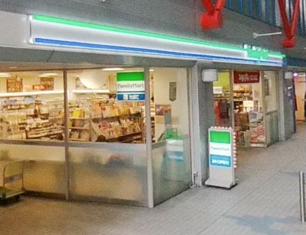キングスクエアランドレックスＣ棟(ファミリーマート大阪ベイタワー店)