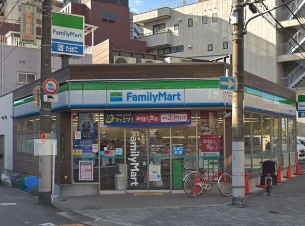 中津リバーサイドコーポＡ棟(ファミリーマート中津三丁目店)