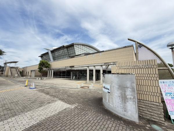 三浦市初声町入江の土地(三浦市総合体育館潮風アリーナ)