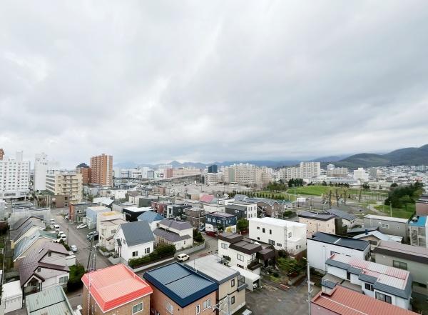 ロピア発寒駅前