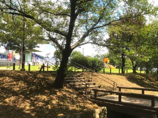 狛江市岩戸南町2丁目(次大夫堀公園)