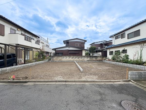 府中市小柳町3丁目 2号棟(前面道路含む現地写真)