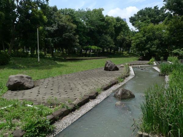 府中市日新町３丁目(谷保緑地)