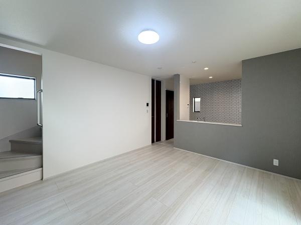 府中市小柳町4丁目(リビング)