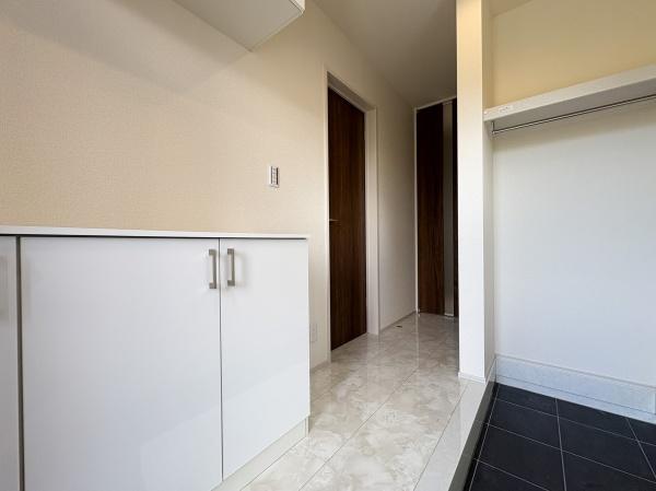 府中市小柳町4丁目(玄関)