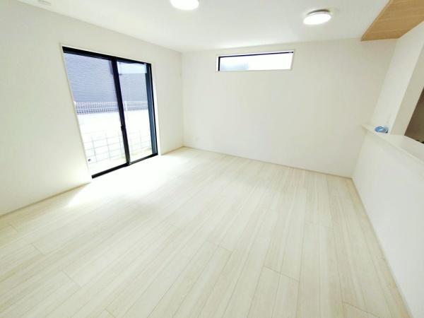 稲城市東長沼　４号棟