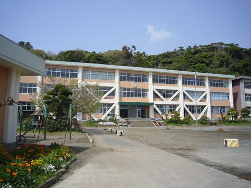館山市那古(館山市立那古小学校)