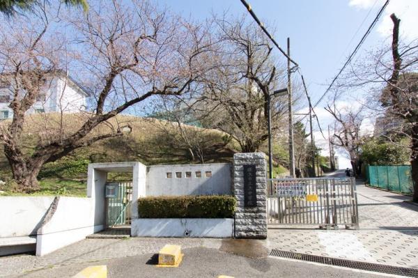 横浜市磯子区杉田2丁目の中古一戸建て(横浜市立浜中学校)