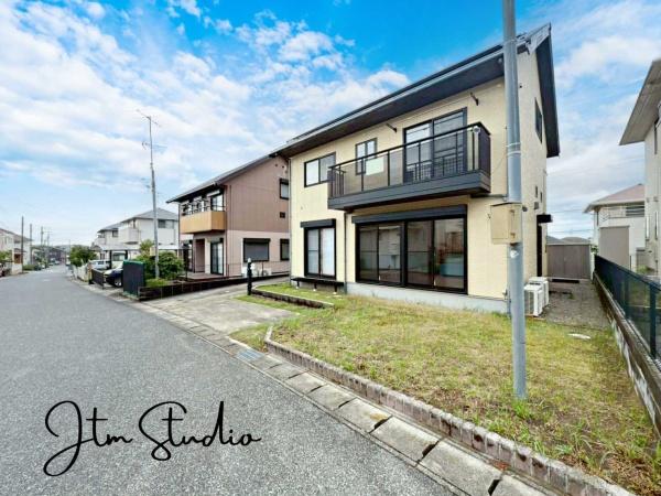 木更津市羽鳥野2丁目の中古一戸建て(前面道路含む現地写真)