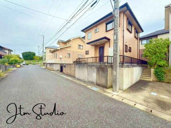 木更津市羽鳥野2丁目の中古一戸建て(前面道路含む現地写真)