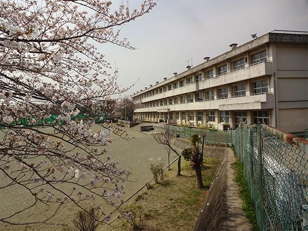 千葉市花見川区朝日ケ丘３丁目の中古一戸建て(千葉市立朝日ケ丘小学校)