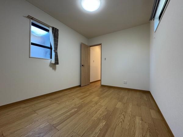 豊橋市牛川通三丁目　新築戸建（全３棟）２号棟