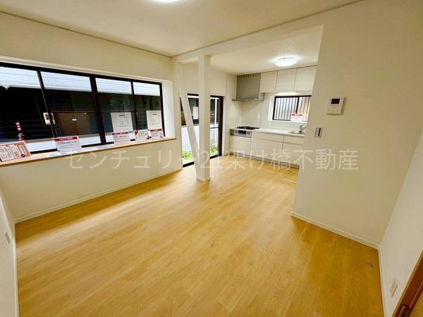 豊川市三蔵子町野河薮の中古一戸建て(リビング)