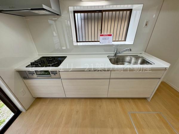 豊川市三蔵子町野河薮の中古一戸建て(キッチン)