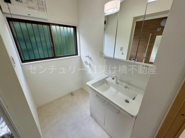 豊川市三蔵子町野河薮の中古一戸建て(洗面台・洗面所)