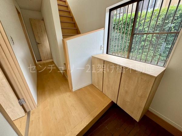 豊川市三蔵子町野河薮の中古一戸建て(玄関)