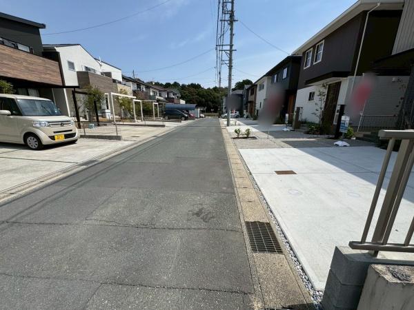 豊橋市芦原町字芦原の中古一戸建て(前面道路含む現地写真)