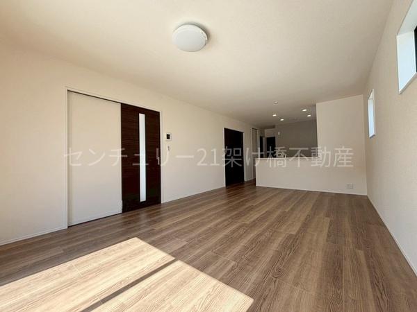 豊橋市牛川薬師町58期 新築戸建(全3棟) 3号棟(リビング)