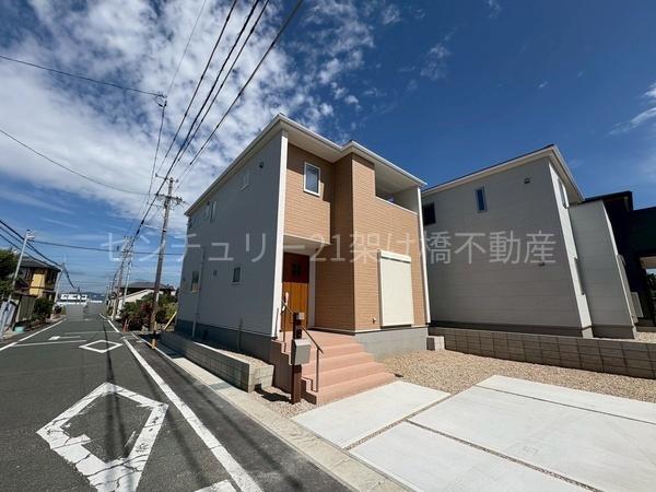 豊橋市前芝町58期 新築戸建(全3棟)1号棟(前面道路含む現地写真)