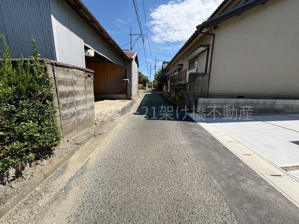 豊橋市前芝町58期 新築戸建(全3棟)3号棟(前面道路含む現地写真)