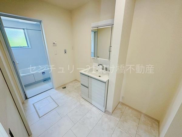 豊川市橋尾町第1期 新築戸建(全3棟)1号棟(玄関)