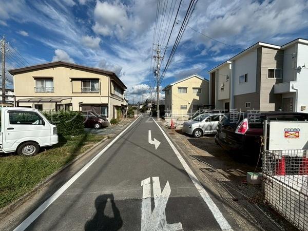 豊川上野3丁目第1期 新築戸建(全2棟)1号棟(前面道路含む現地写真)