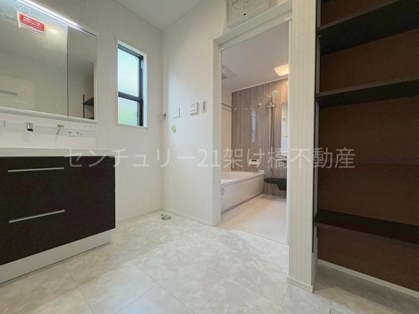 豊川市新宿町一丁目　新築戸建（全３棟）３号棟