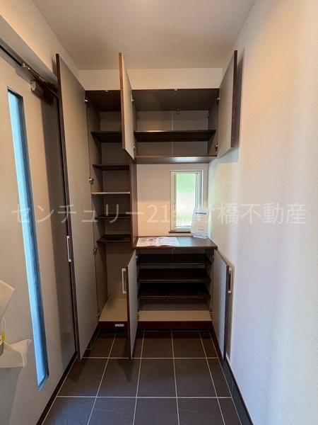 豊川市萩山町一丁目1期(全4棟)2号棟(玄関)