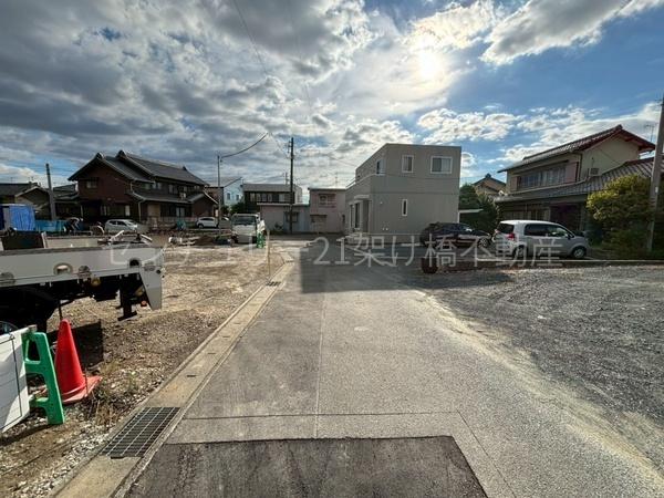 豊川市御津町上佐脇58期 新築戸建(全4棟)4号棟(前面道路含む現地写真)