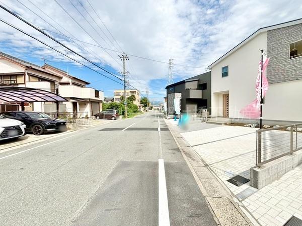 豊川市八幡町弥五郎2(全5棟)1号棟 新築戸建(前面道路含む現地写真)