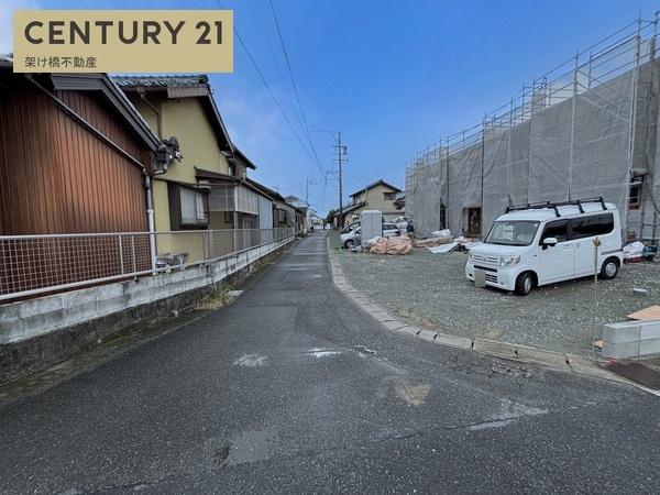豊川市御津町御馬東第2 新築戸建(全2棟)1号棟(前面道路含む現地写真)