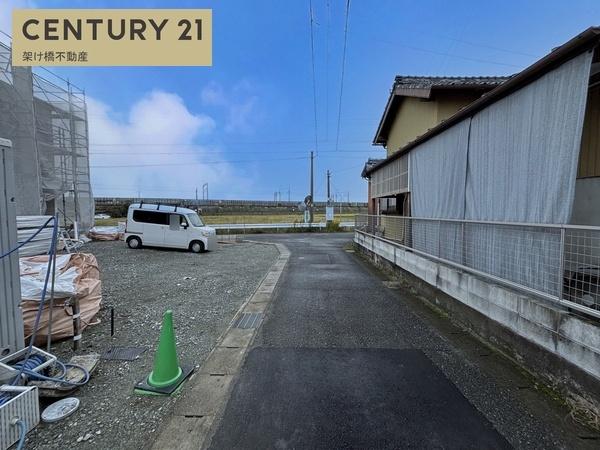 豊川市御津町御馬東第2 新築戸建(全2棟)1号棟(前面道路含む現地写真)