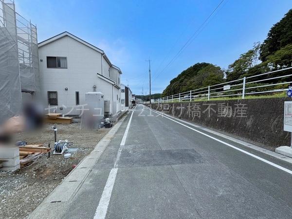新城市市場台 新築戸建(全3棟)1号棟(前面道路含む現地写真)