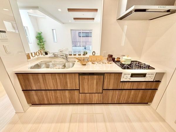 豊橋市佐藤４丁目　新築戸建　(全４棟)３号棟