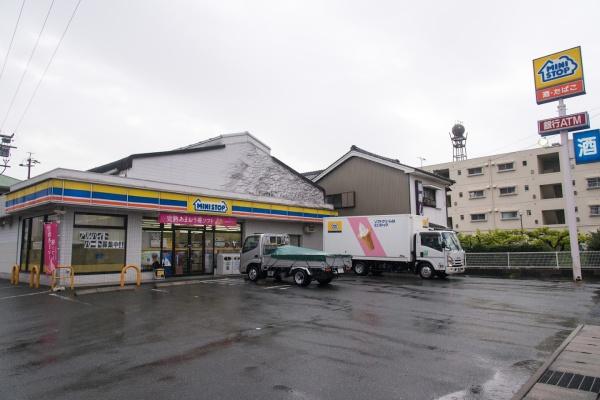 ダイアパレス向山緑地(ミニストップ鴨田町店)